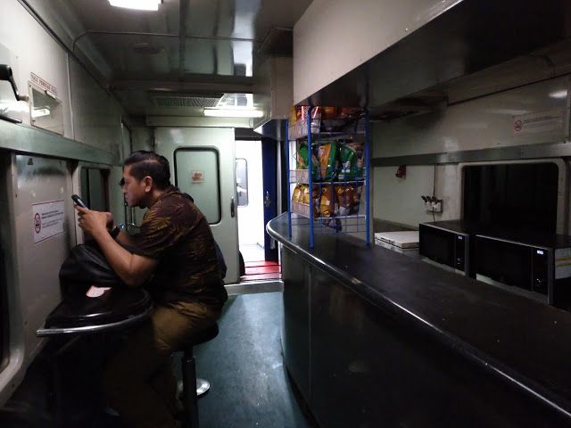 Suasana kerta restorasi KA Malioboro Ekspres. Dokumentasi Pribadi