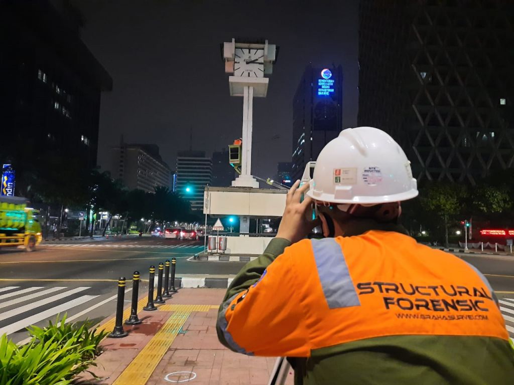 Tugu atau Menara Jam di Jalan Thamrin (Foto: grahasurvei.com)