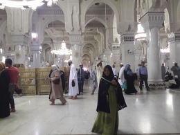 Teteh usai shalat di Masjidil Haram | dokpri