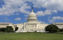 Gedung Capitol, Washington DC. Sumber: Martin Falbisoner / wikimedia