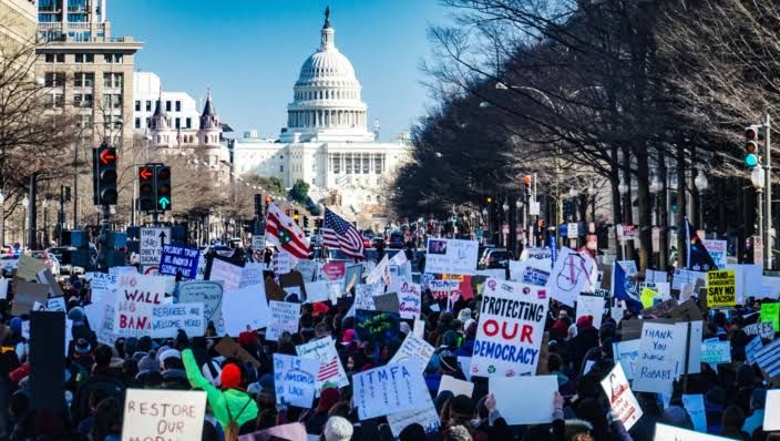 Demonstrasi di Washington DC: democracyjournal.org