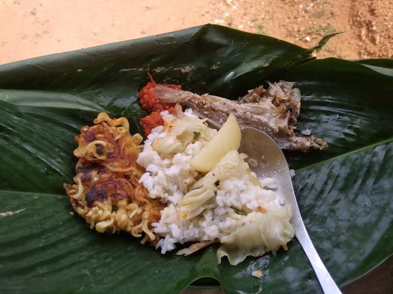 Nikmatnya Lontong Daun Lirik Hutan Halaman 1 - Kompasiana.com