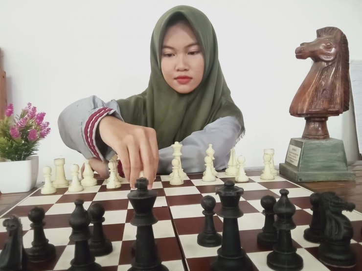 Hani Wardah Mahasiswi Universitas Gunadarma yang menekuni bidang olahraga catur hingga memperoleh beasiswa. (Foto: Dok. Hani Wardah)