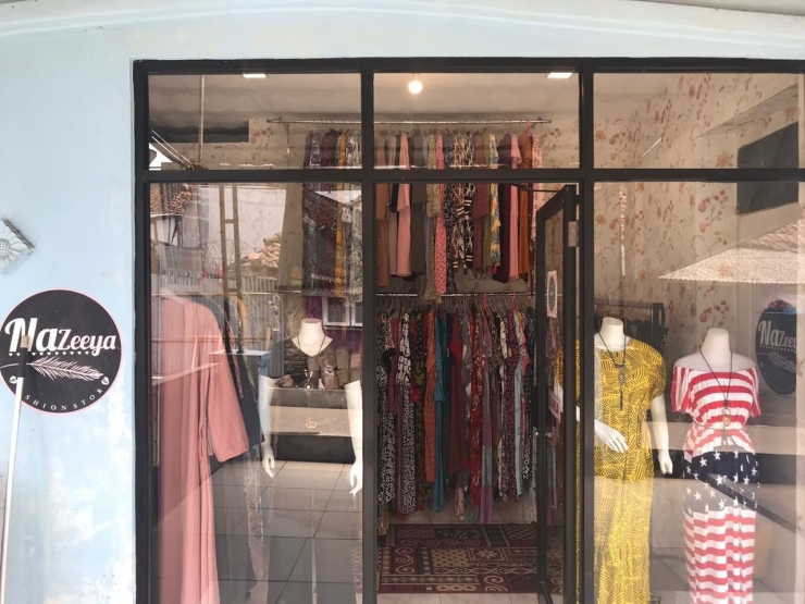 nazeeya fashion store - source: narasumber 