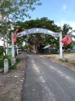 Gerbang Kampung Ambong, Minahasa Utara (dok. pri)