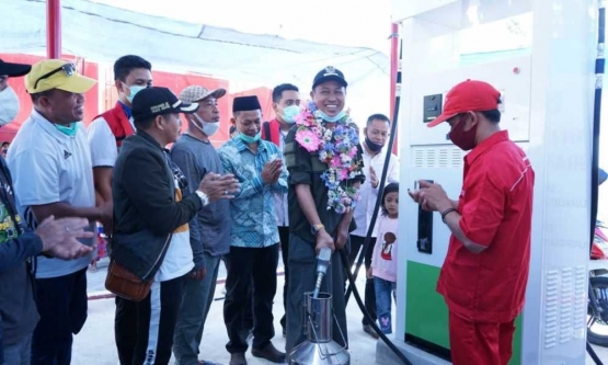 Peresmian SPBU di pulau Kalukuang Kecamatan Liukang Kalmas (Sumber : Parepos)