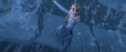 Gambar 3 : Elsa di Ahtohallan mencari jawaban untuk menyelamatkan Arandelle. (sumber: screenshot layar YouTube)