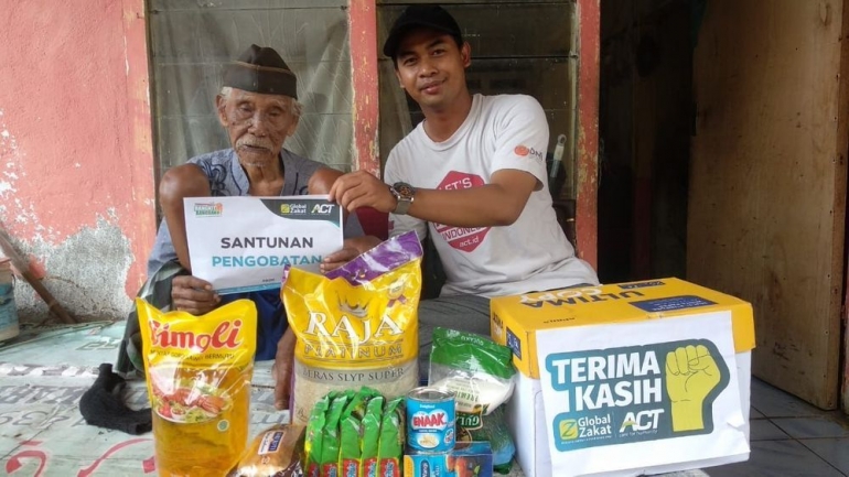 Pembagian sembako sebagai apresiasi kepedulian bagi para veteran