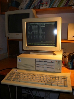 Set PC berbasis DOS (Sumber: en.wikipedia.org)