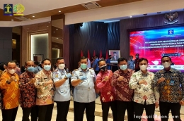 Kakanwil Kumham Banten, R.Andika bersama Kalapas Cilegon, Masjuno dilantik Menkumham, Yasonna H Laoly (Foto: M.Iqbal/lapascilegoncom)