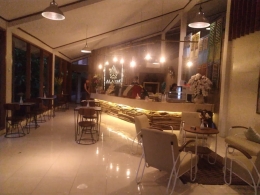 Interior Alasse Coffee bergaya klasik dan minimalis. Foto: Bismar Y