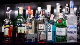Sumber Gambar: https://www.huffpost.com/entry/why-are-alcoholic-drinks-called-booze_n_5aeb2414e4b0c4f1931fb0cf