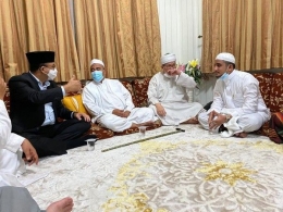 Gubernur Anies Baswedan sambangi HRS di kediamannya di Petamburan, Jakarta Barat | detik.com/ istimewa