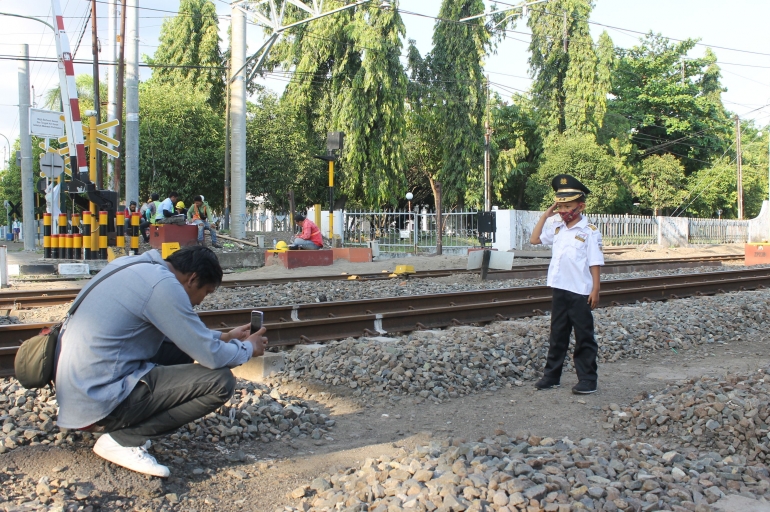 Diabadikan oleh ayah (foto:Ko In)