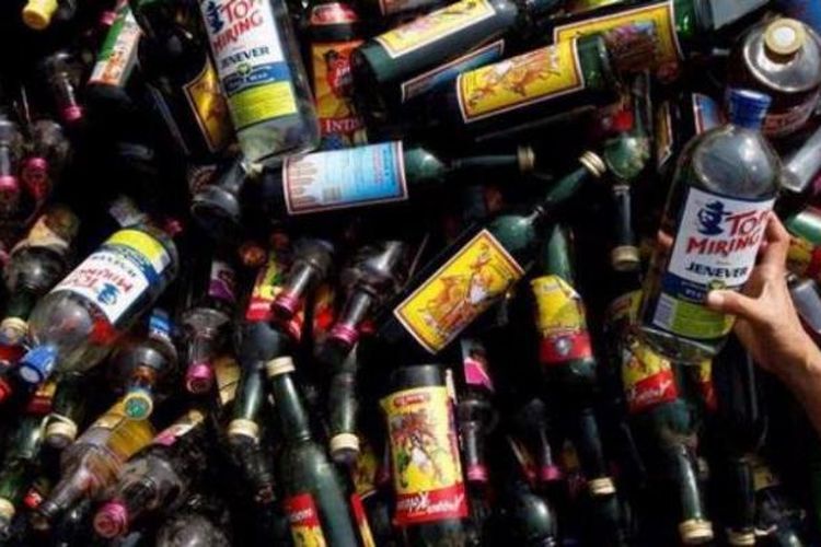 Ilustrasi minuman keras. (Foto: KOMPAS IMAGES/Kristianto Purnomo)