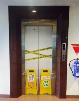 Pintu lift (Dokumentasi pribadi)