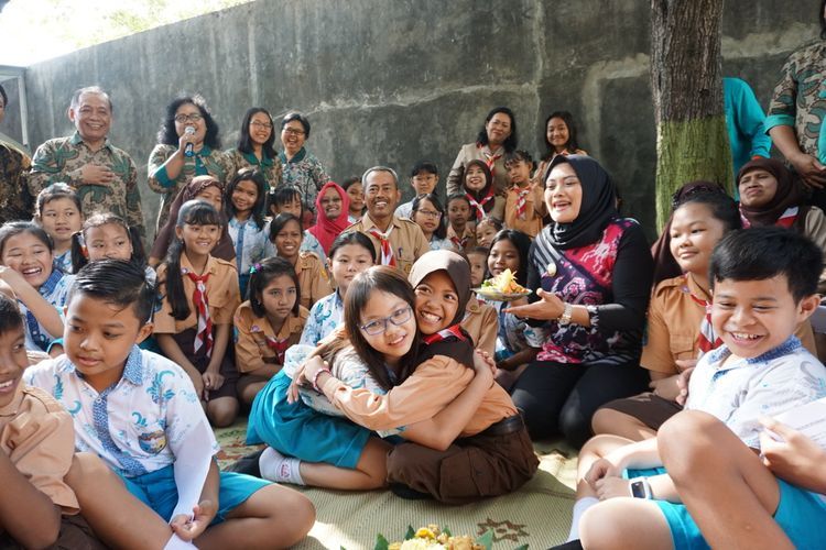 Kunjungan silaturahmi anak-anak antaragama di Madiun (20/12/2019) - Kompas.com/Muklis Al Alawi