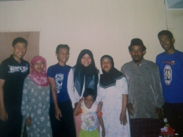 Bersama Induk Semang PPL, Desa Karang Jati, Cilacap, 2002 (Dokpri)