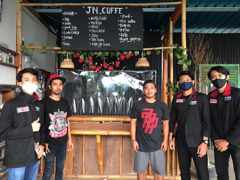 Foto bersama pemilik cafe JN_COFFE/dokpri