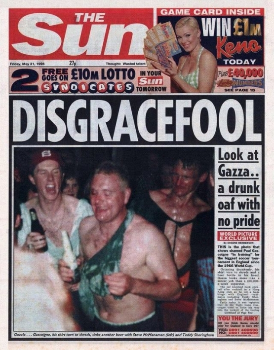 Paul Gascoigne menjadi headline di surat kabar The Sun usai pesta miras di bar Hongkong/thesun.co.uk