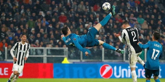 Ronaldo Mencetak Gol dengan Salto | Realmadrid via Bola.net