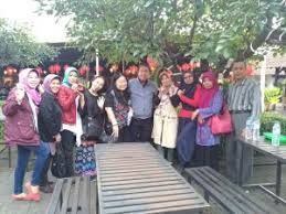 Bersama Tutitutilawati dan Kol.(P) Sarwo Eddie ujung paling kanan dan teman teman (dok pribadi)