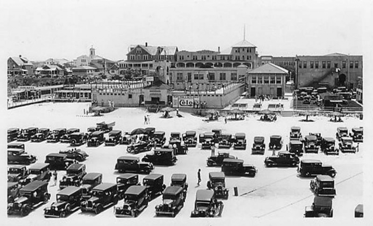 Daytona Beach, Fla. (1920s) Pepp's Pool & Bath House South Of The Main Street Pier & Casino. (Sumber: Facebook/Greetings from Daytona Beach)