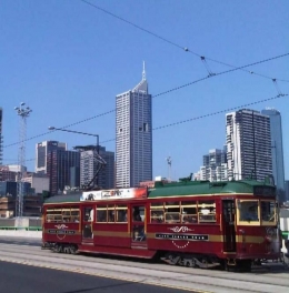City Circle Tram dengan warna merahnya yang khas. Sumber: dokpri