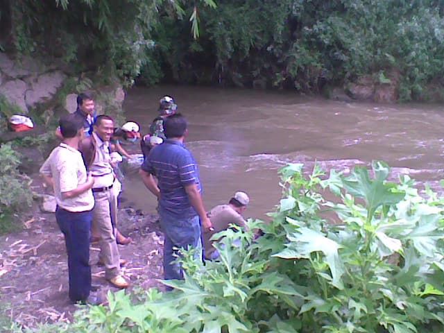 Salah satu sisi pemandangan bantaran sungai Lau Dah, 2010 (Dokpri)