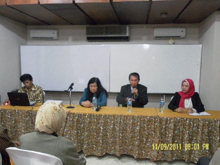 bersama Mas toto dan mbak Dyah di cilacap (dok pribadi)