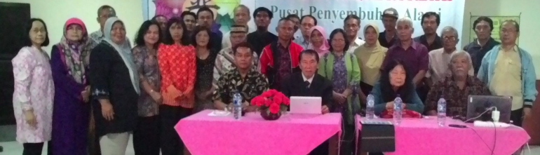Teman teman dari Purwokerto dan batu Raden yang duduk Mas Sugiarto,suami ,saya dan Pak Heru(dok pribadi)