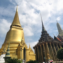 Foto milik pribadi, diambil di Wat Phra, Bangkok