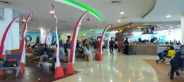 Pemandangan di Bandara Ngurai Rai Bali, kondisi penumpang menumpuk hanya di salah satu pintu keberangkatan. Namun, tampaknya tanda-tanda pariwisata mulai bergeliat kembali. Sumber: Dokpri