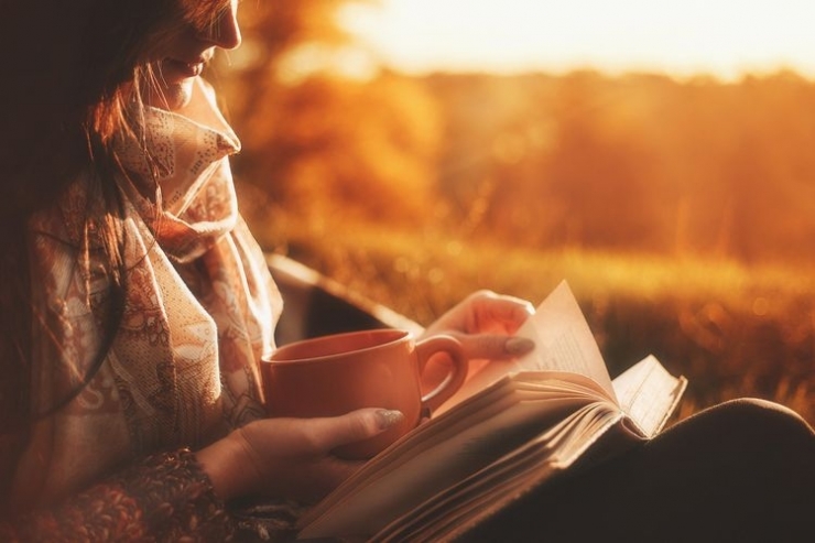 Kisah hidup orang ibarat buku pelajaran dan akan selalu ada pesan tersembunyi yang bisa kamu ambil dari hal-hal yang kamu lihat, atau yang kamu dengar. | Ilustrasi: Shutterstock via Kompas.com