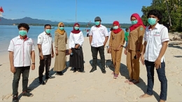 Foto : Nusantara Sehat individu dan staf puskesmas Patlean kab. Halmahera Timur prov. Maluku Utara (dokpri).