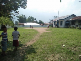 Anak-anak bermain bola di lapangan, Desa Serdang, 2019 (Dokpri)