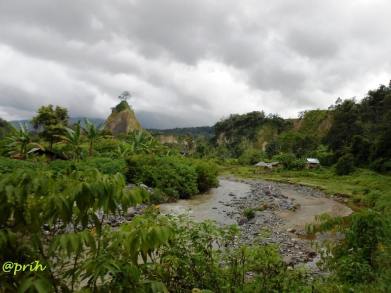 Bukik Takuruang di lembah dan Batang Sianok (dok pri)