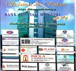 Gambar: Poster Peresmian dan Ucapan Selamat kepada Bank Syariah Mandiri. (sumber: Bisnis Indonesia, 22 November 1999)