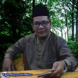 Tgk. Sayuthi Nur Al-Hadi. https://www.facebook.com/sayuthi.n.ramli