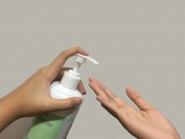 Penggunaan Hand Sanitizer (dok. pribadi)