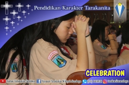Siswi Tarakanita Surabaya berdoa (Salah satu implementasi pendidikan karakter Rasa Syukur/Celebration) (Dok. pribadi)