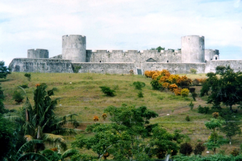 Foto: Fort Belgica, benteng di Banda Neira, Kepulauan Banda. Sumber: Wikipedia