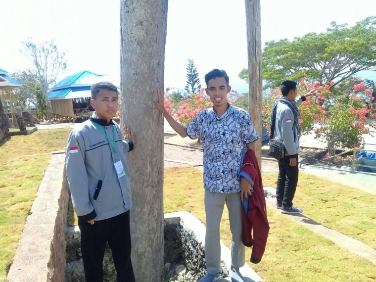 Tiang bendera keraton yang berdiri sudah lebih dari 100 tahun (Dok. Pribadi).