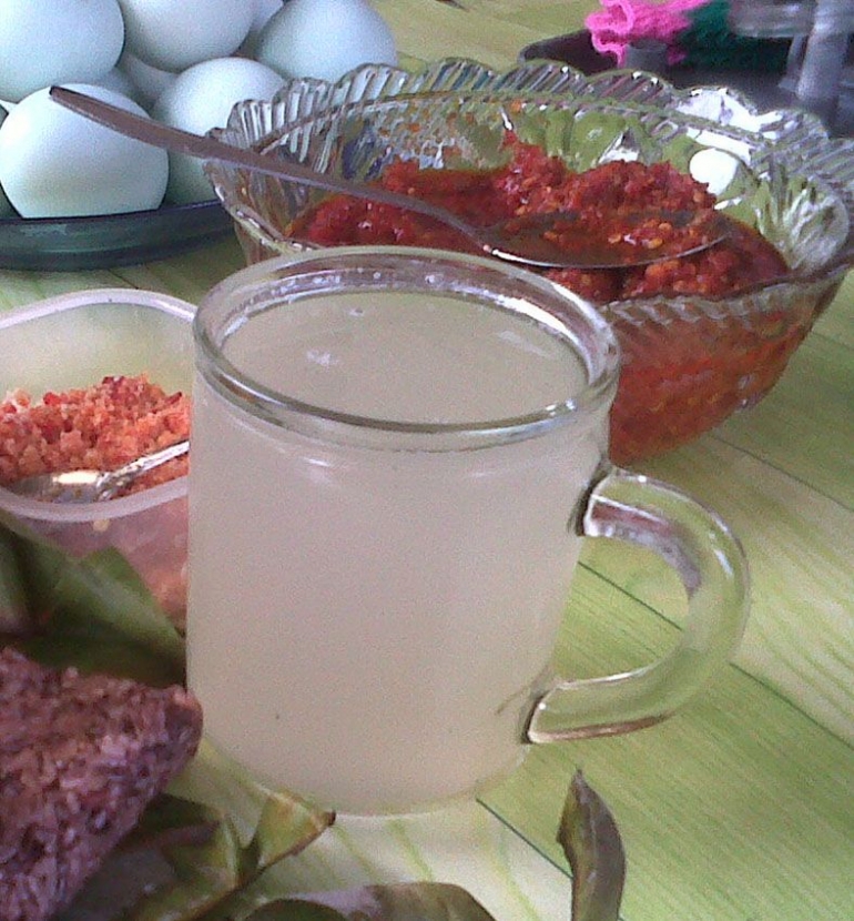 Di kabupaten Wajo, Sulawesi Selatan ada tuak nira Lontar nikmat diadon ulekan cabe plus garam/Ft: Mahaji Noesa
