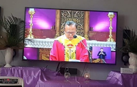 Kardinal Ignatius Suharjo memimpin misa online (gerejasmi.or.id)