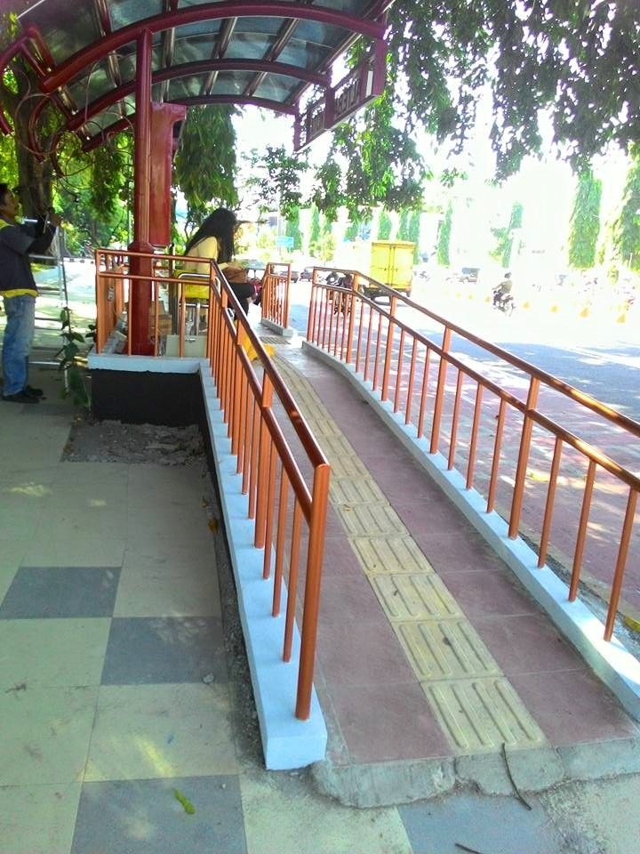 https://www.solider.id/2015/09/03/halte-bus-depan-balai-kota-solo-aksesibel