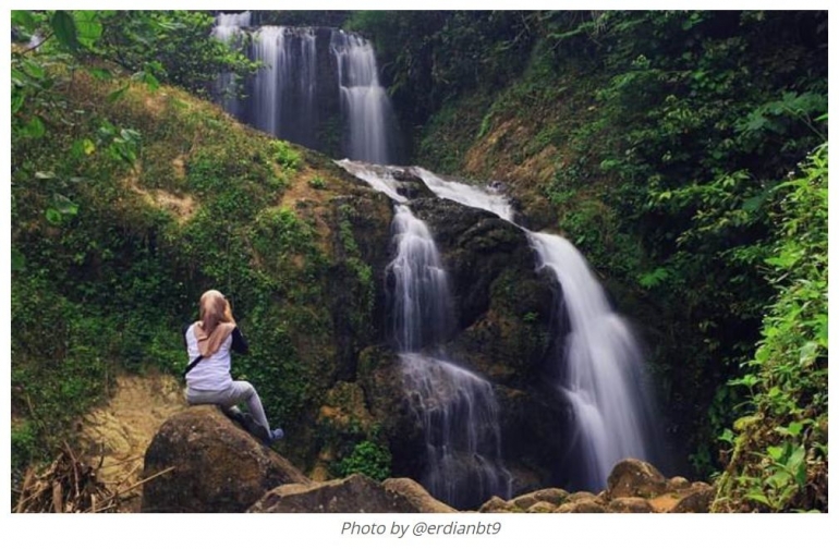 Deskripsi : Curug Cigorobog I Sumber foto : IG @erdianbt9