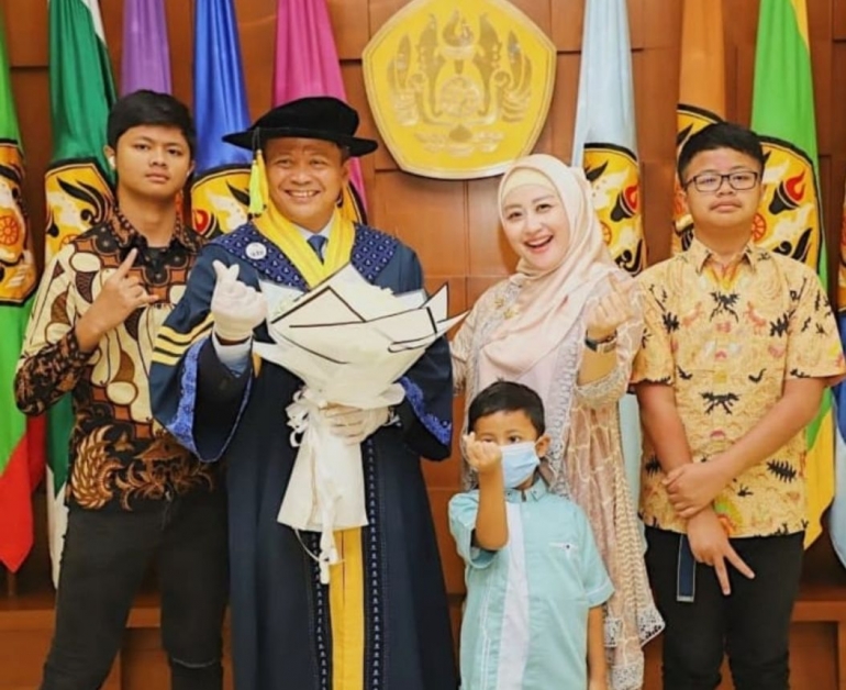 Edhy Prabowo raih doktor dari Unpad (Foto: instagram Edhy Prabowo)