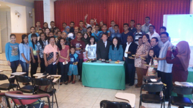 Bersama teman teman di Kupang (dok pribadi)