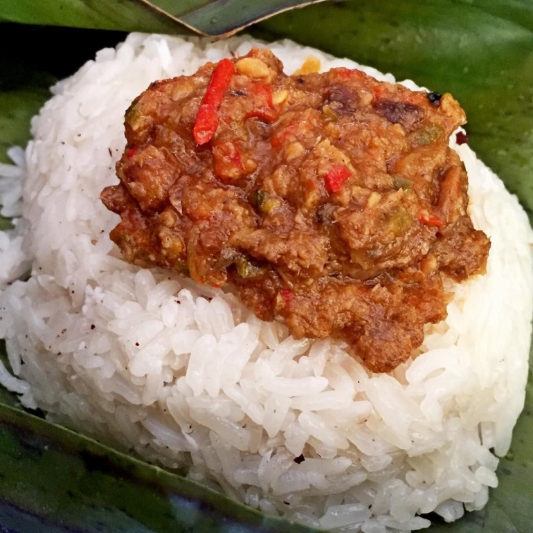 Deskripsi : sambel Oncom Sumedang I Sumber Foto : IG @deakean